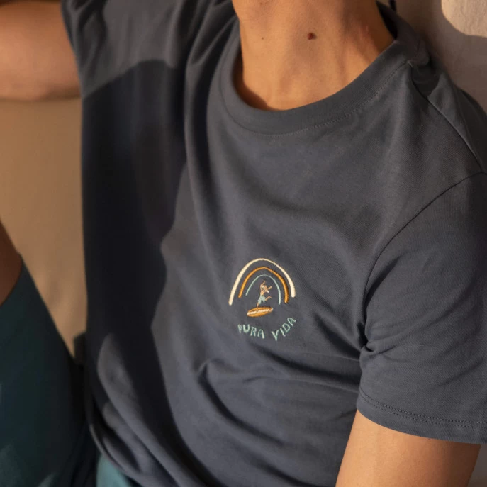 T-shirt Col Rond Bleu Délavé Pura Vida 6 T-shirt Col Rond Bleu Délavé Pura Vida – Image 4