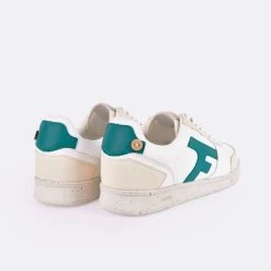Baskets Blanche & Turquoise -Urbain Soldes prod 33548 hazel baskets cuir blanc bleu 687x687 c