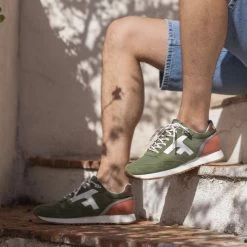 Runnings Kaki & Terracotta -Urbain Soldes prod 34101 runnings kaki terracotta polyester recycle suede elm 687x687 c